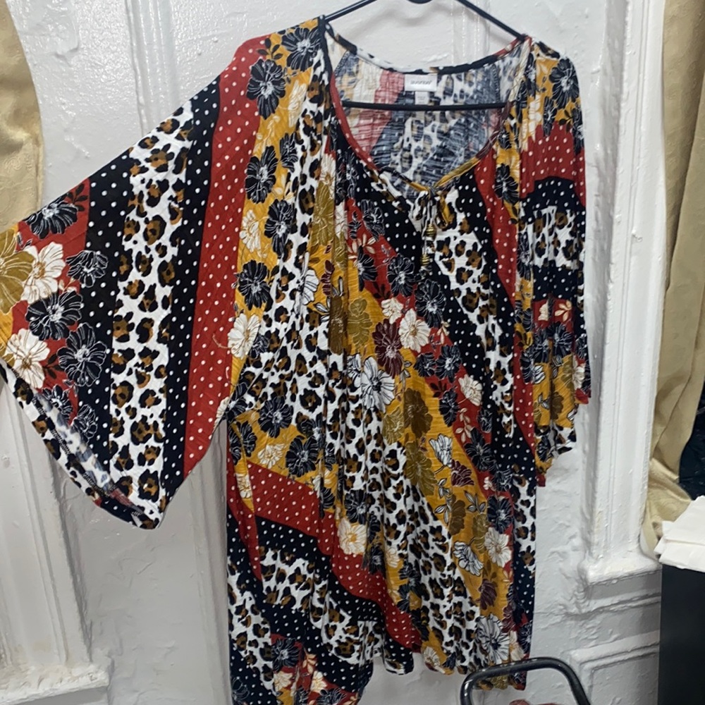 Avenue Tops Size 30/32 / Floral/Leopard print /100% viscose